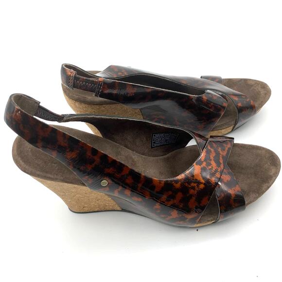 UGG Wedge Heel Womens Size 7US Cheetah Print Leather Sandals Shoes - Picture 5 of 8